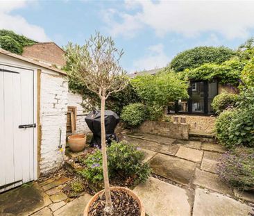 2 bedroom terraced house to rent - Photo 2