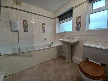 3 bedroom terraced house to rent - Photo 4