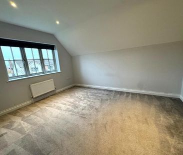 4 bedroom detached house to rent - Photo 2