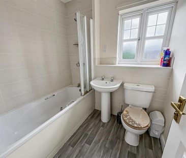 3 bedroom end of terrace house to rent - Photo 3