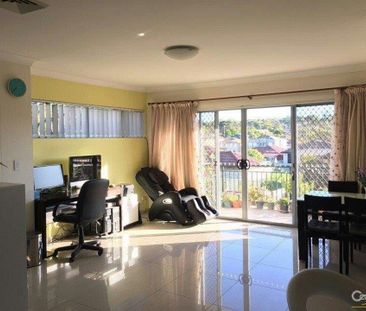 Spacious, Modern Townhouse - Photo 4