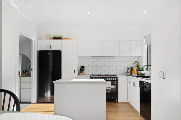 Modern, Light-Filled 3-Bedroom Home in Prime Location - Photo 1