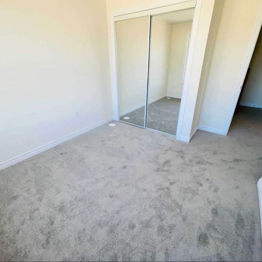 For Lease - 470 Beresford Path Unit# 9, Oshawa, Ontario - Photo 1