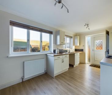 3 bedroom semi-detached house to rent - Photo 3