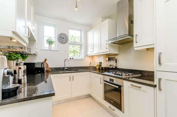Chatsworth Avenue, Wimbledon, SW20 - Photo 1