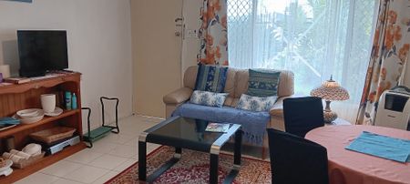 Broadbeach Waters - Photo 2