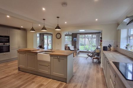 Priory Road - Photo 2