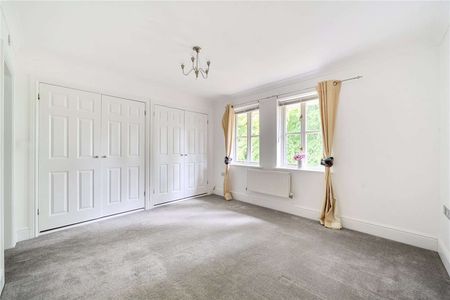 Modern two bedroom home with spacious open-plan living - Photo 2