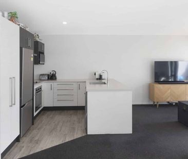 RICHMOND - 2 BEDROOMS, 1.5 BATHROOMS, HEATPUMP, SINGLE GARAGE - Photo 3