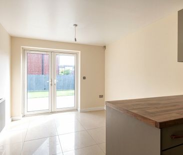 Wyvern Close, Milton Regis, Sittingbourne, Kent, ME10 - Photo 3