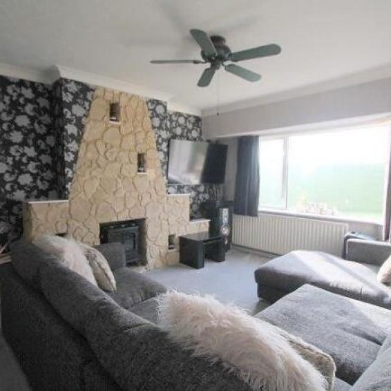 Selwood Gardens, Stanwell, Middlesex,TW19 - Photo 1