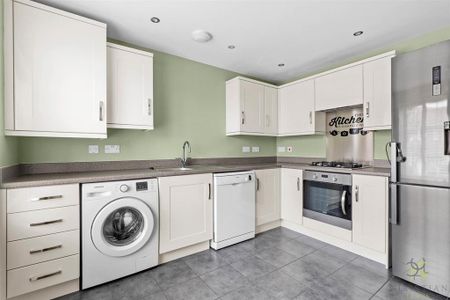 3 bedroom semi-detached house to rent - Photo 5