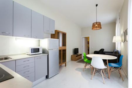 Travessia de Sant Antoni, Barcelona, Catalonia 08012 - Photo 5