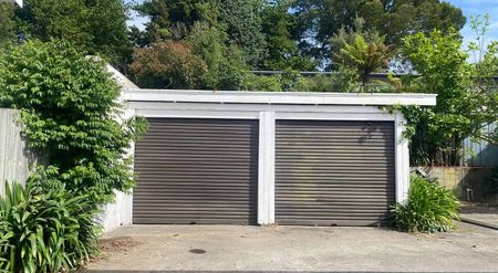 Renovated 3-Bedroom Home with double garage - Photo 4