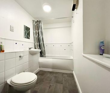 2 Bedroom Flat - Purpose Built To Let - Photo 3