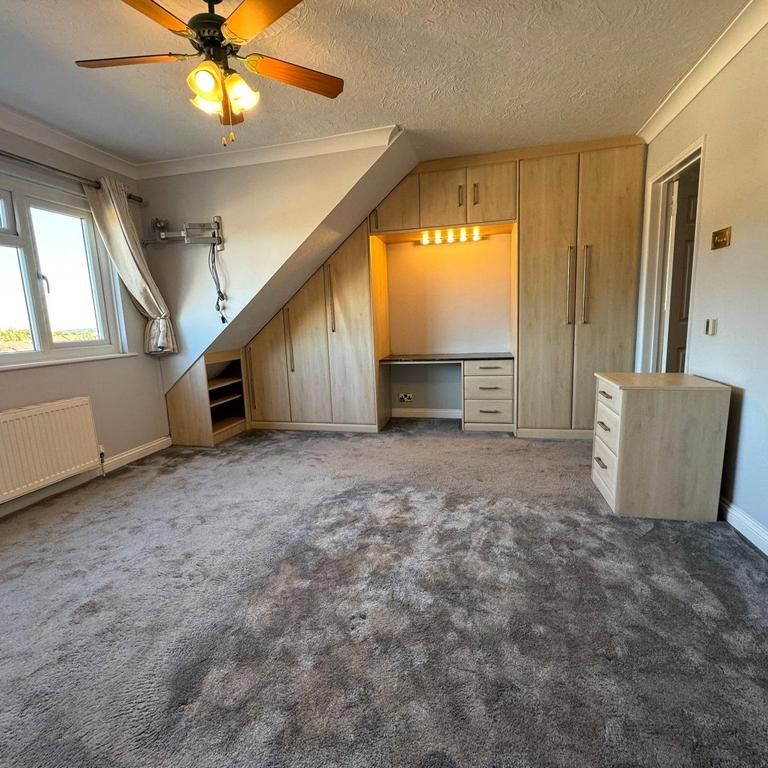 4 bedroom detached house to rent - Photo 1