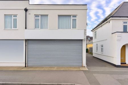 3 bedroom Flat To Let Total Size: 1200 SQ FT - Photo 2