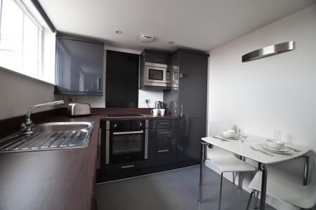 1 bedroom in a flat share to rent - Photo 4