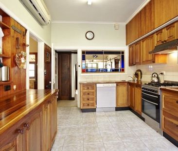 Character Filled Residence In The Heart Of Camberwell - Photo 3