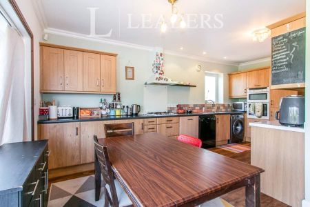 4 bedroom house to rent Hennings Park Road, Oakdale, Poole, BH15 - Photo 5