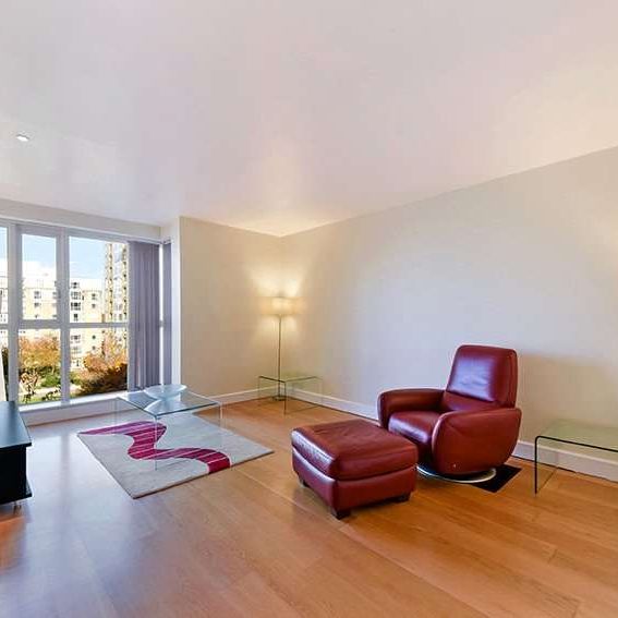 One bedroom apartment situated on the 4th floor of a prestigious development. - Photo 1