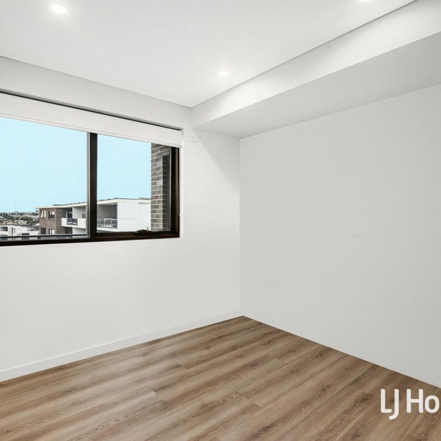 Beautiful 2 Bedroom Apartment - Available Now! - Photo 1