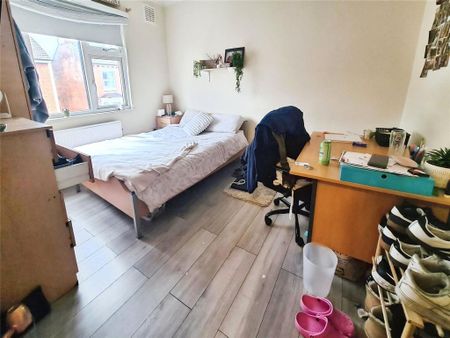 6 bedroom terraced house to rent - Photo 5