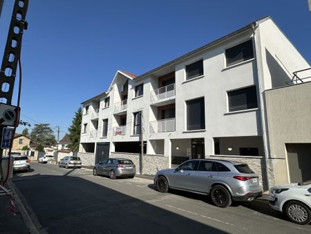 Location Appartement 3 pièces 64m² VAUX LE PENIL 77000 - Photo 5