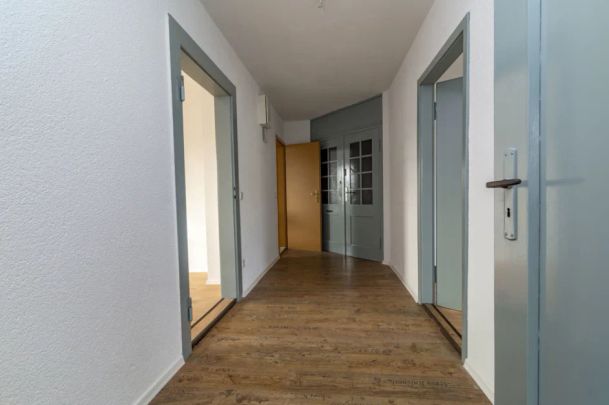 ** frisch renovierte und mit Laminat ausgestattete 3-Raum-Wohnung ** - Foto 1