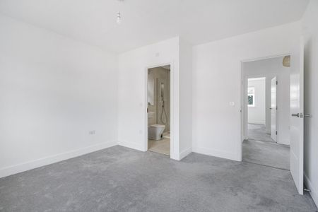 4 bedroom detached house to rent - Photo 3