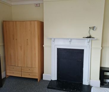 WINTON Student House *** Edgehill Road *** - SEE VIDEO TOUR - Photo 2