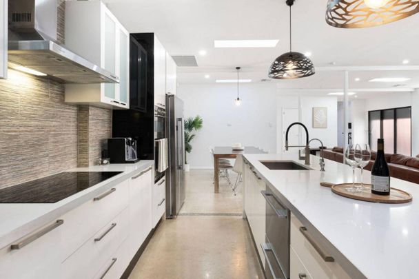 Fully Furnished - Industrial Style City Residence - Photo 1
