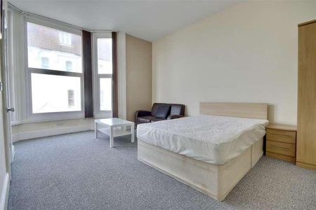 Sandringham Apartments, Osborne Road, Southsea, PO5 - Photo 2