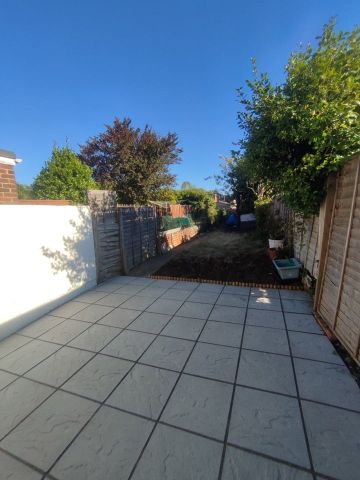 Room in a Shared House, Sir Georges Road, SO15 - Photo 5