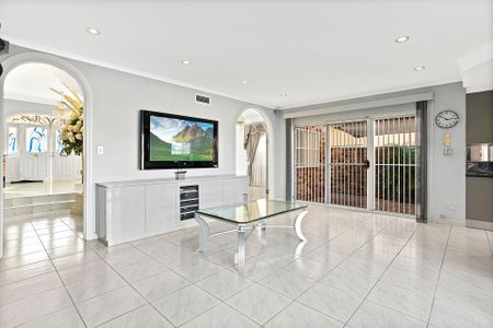 Spacious Stunning Family Home - Photo 2