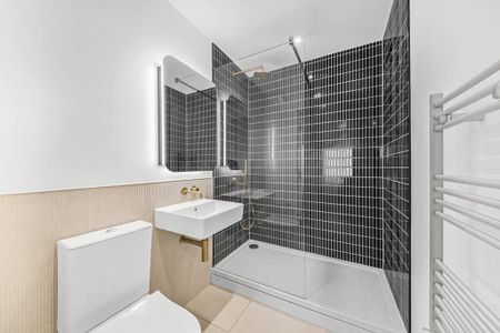 Mill Building, Royal Crest Avenue E16 - Photo 4