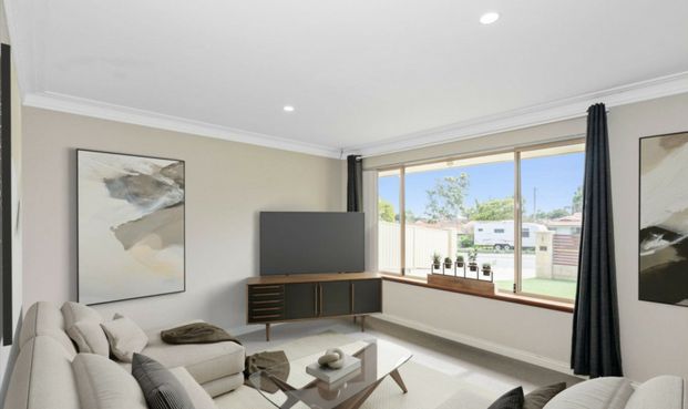 SPACIOUS FAMILY HOME WITH WORKSHOP & SIDE ACCESS! - Photo 1