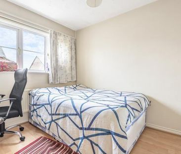 4 bedroom end of terrace house to rent - Photo 5