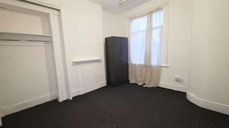 Eton Road, Ilford, IG1 - Photo 5