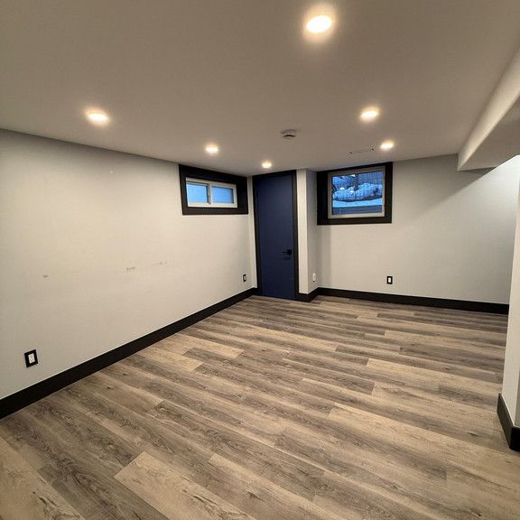 48 Alma Street North - Photo 1