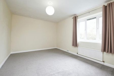 4 bedroom terraced house to rent - Photo 3