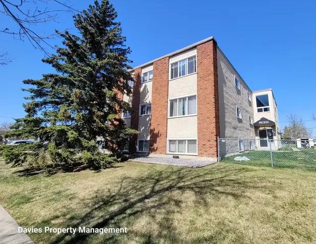 15940 109 Avenue NW -#2 | 15940 109 Avenue Northwest, Edmonton - Photo 1