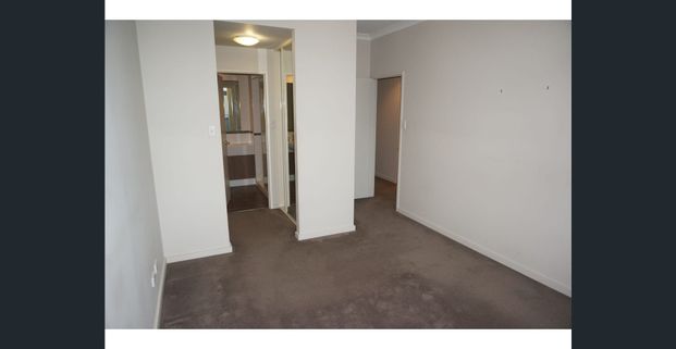 Available 10/11/2025 - Modern & secure, great location. Inspection on request. - Photo 1