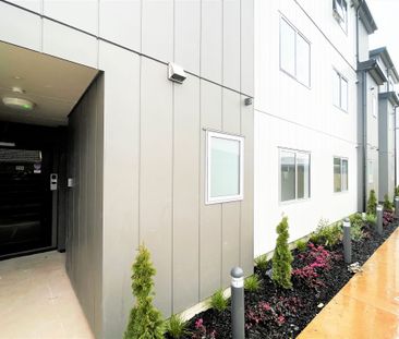 Modern Two-Bedroom Apartment - Photo 4