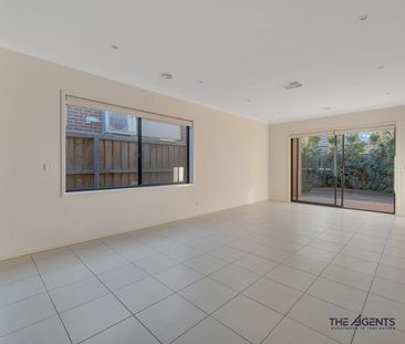 Stunning Home – Style, Space & Sophistication - Photo 1