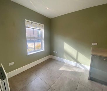 4 bedroom end of terrace house to rent - Photo 3