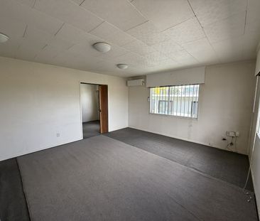 Prime Location! Easy access to all you could need! - Photo 1