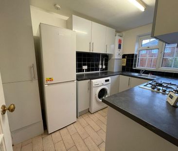 3 bedroom terraced house to rent - Photo 5