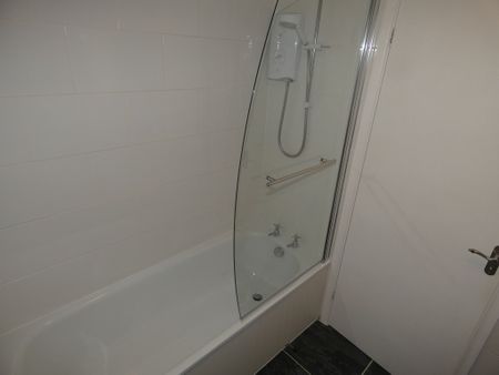 1 bed Apartment - To Let - Photo 2
