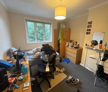 4 bedroom semi-detached house to rent - Photo 4